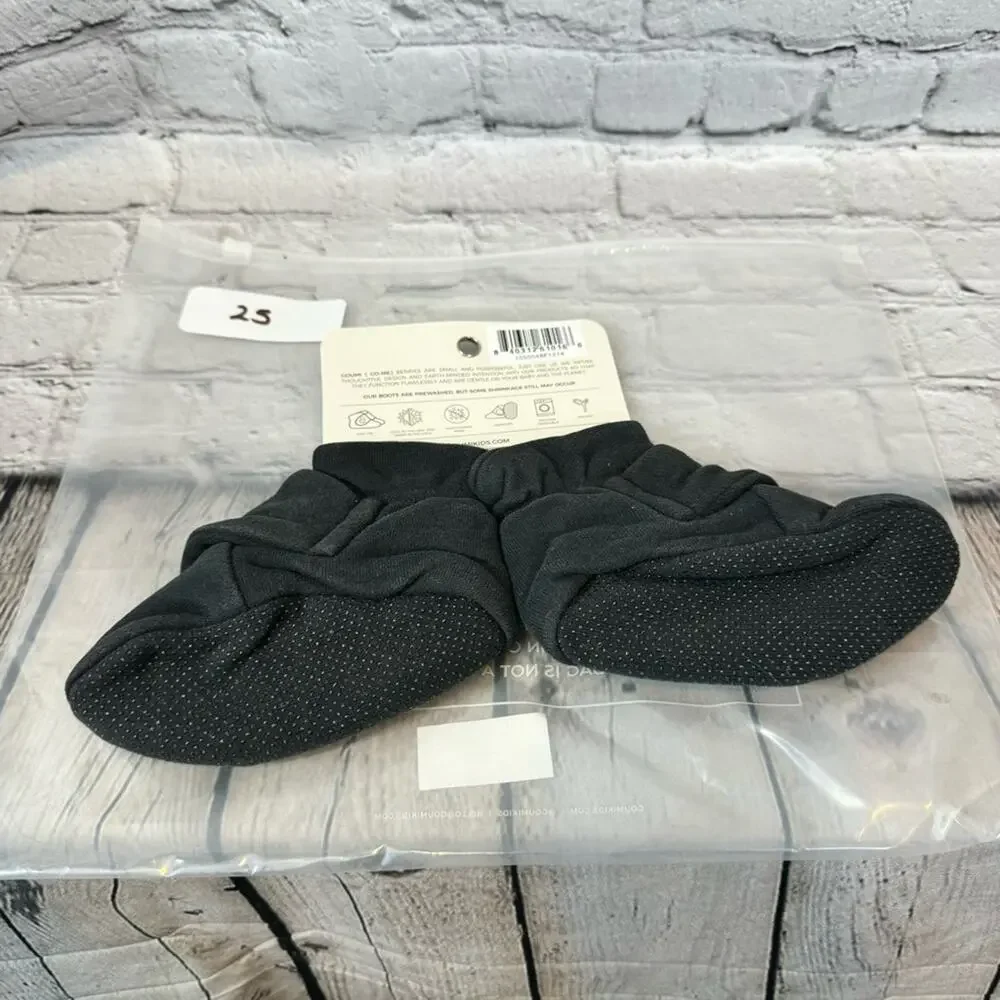 Goumi Black Baby Booties